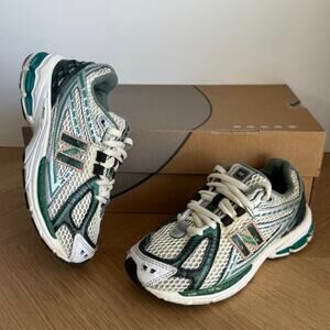 New Balance 1906 R ‘Green Metallic’ Kids Sneakers - SZ 1 Y